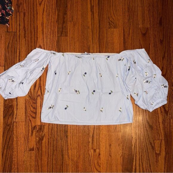 LUCY PARIS Embroidered Puff Sleeve Off-Shoulder Blouse - Size M - Picture 2 of 4